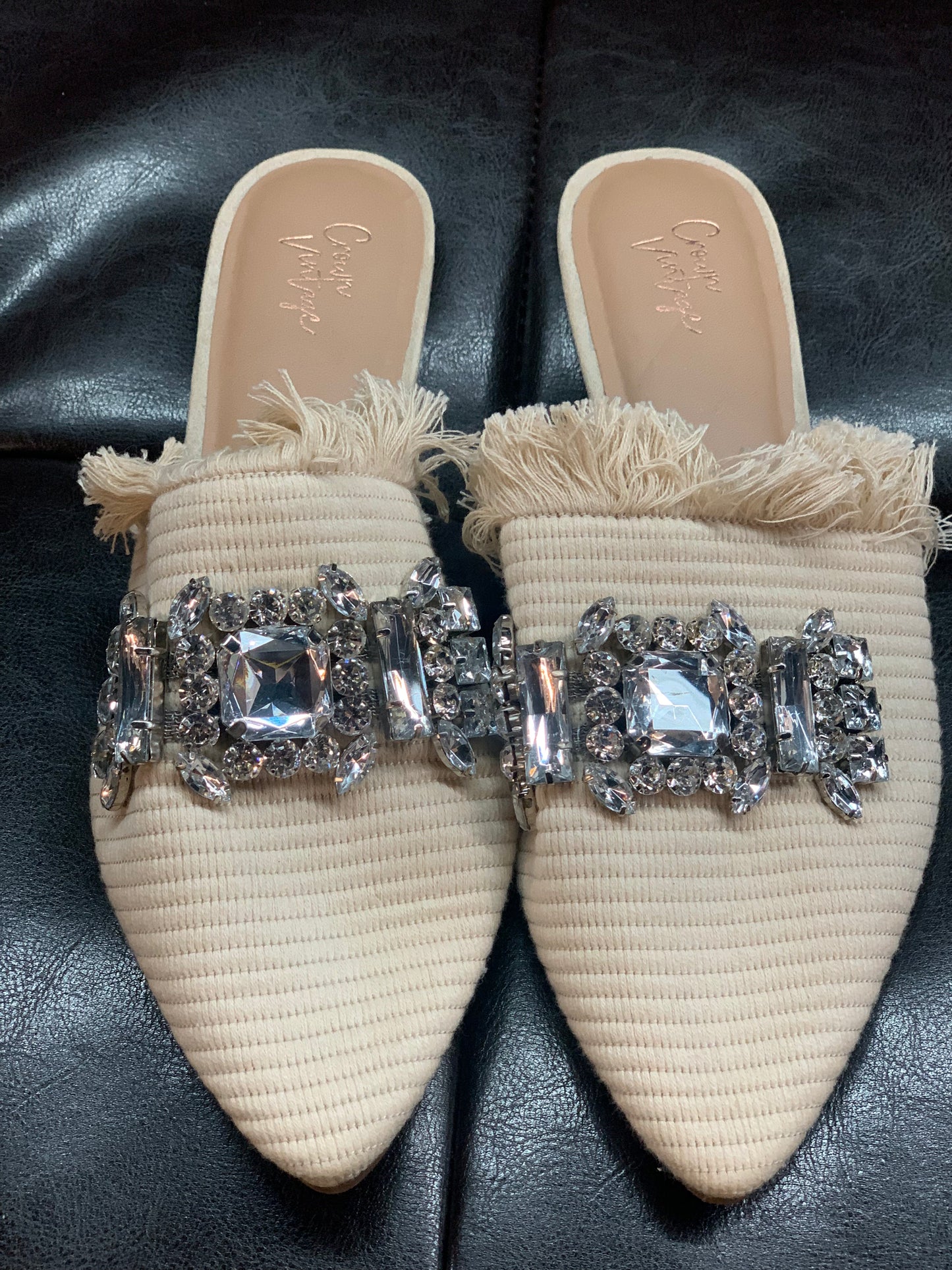 Size 11 Crown Vintage Glorianna slide sandal slides