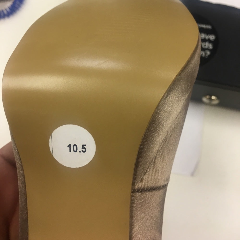 Size 10.5 gold heels 4.5 inch