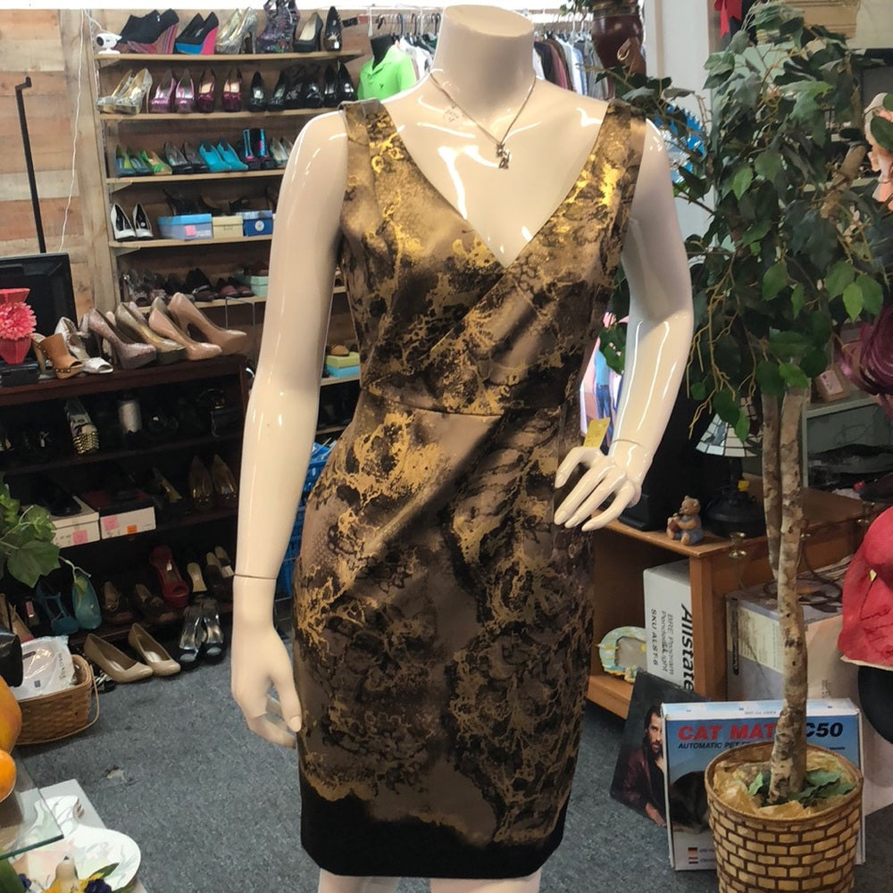 size 2 NWT beautiful soft dress T Tahari