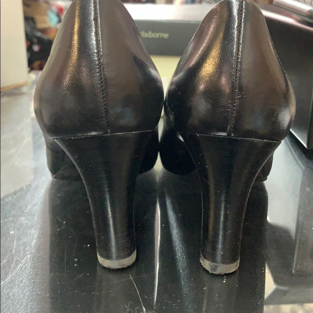 Size 7.5 Liz Claiborne “Johnnie” leather heels
