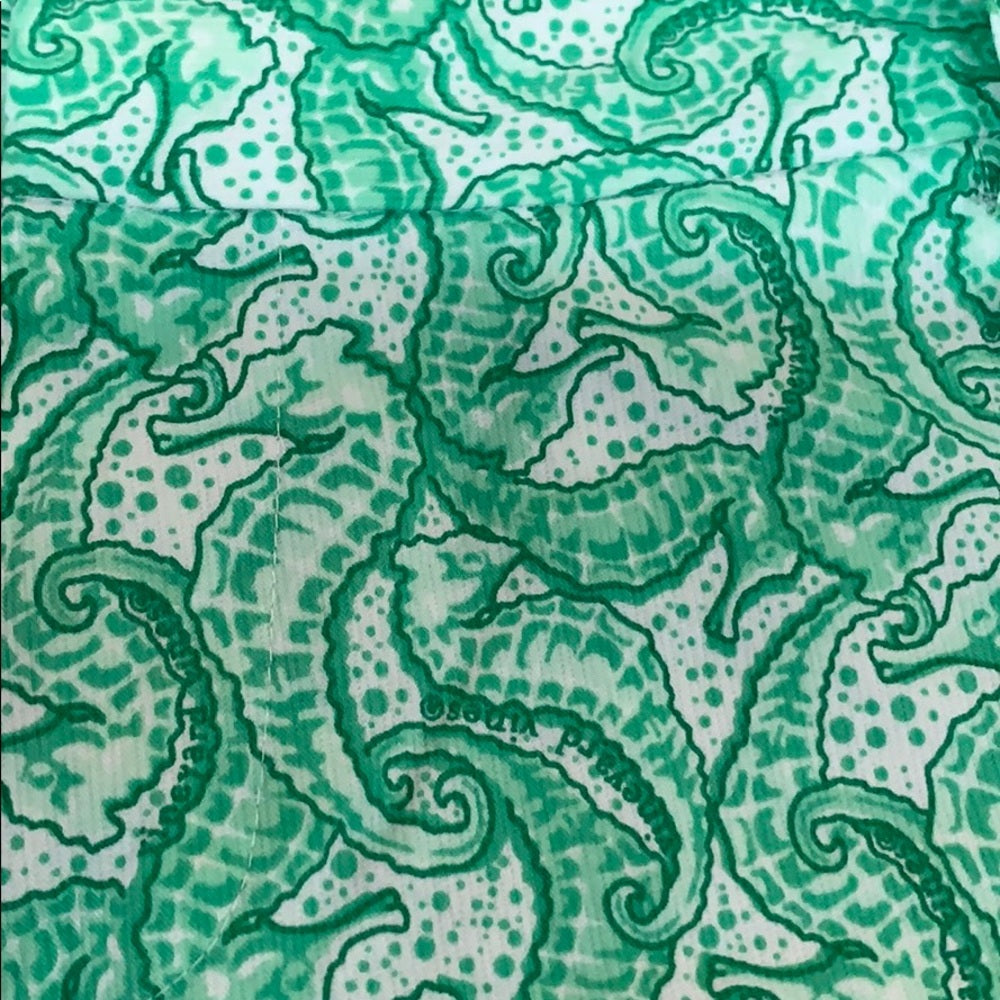 Size 0 shorts with seahorses