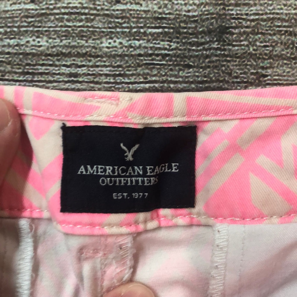American Eagle pink and white sz 10 lady’s shorts