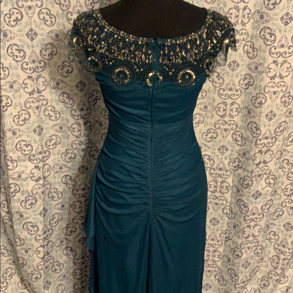 Size 4 Xscape green formal dress