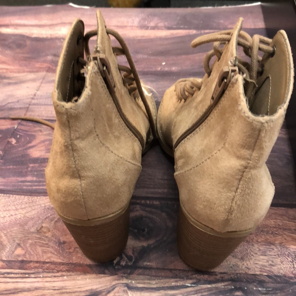 Mossimo sz 9.5 tan women shoes