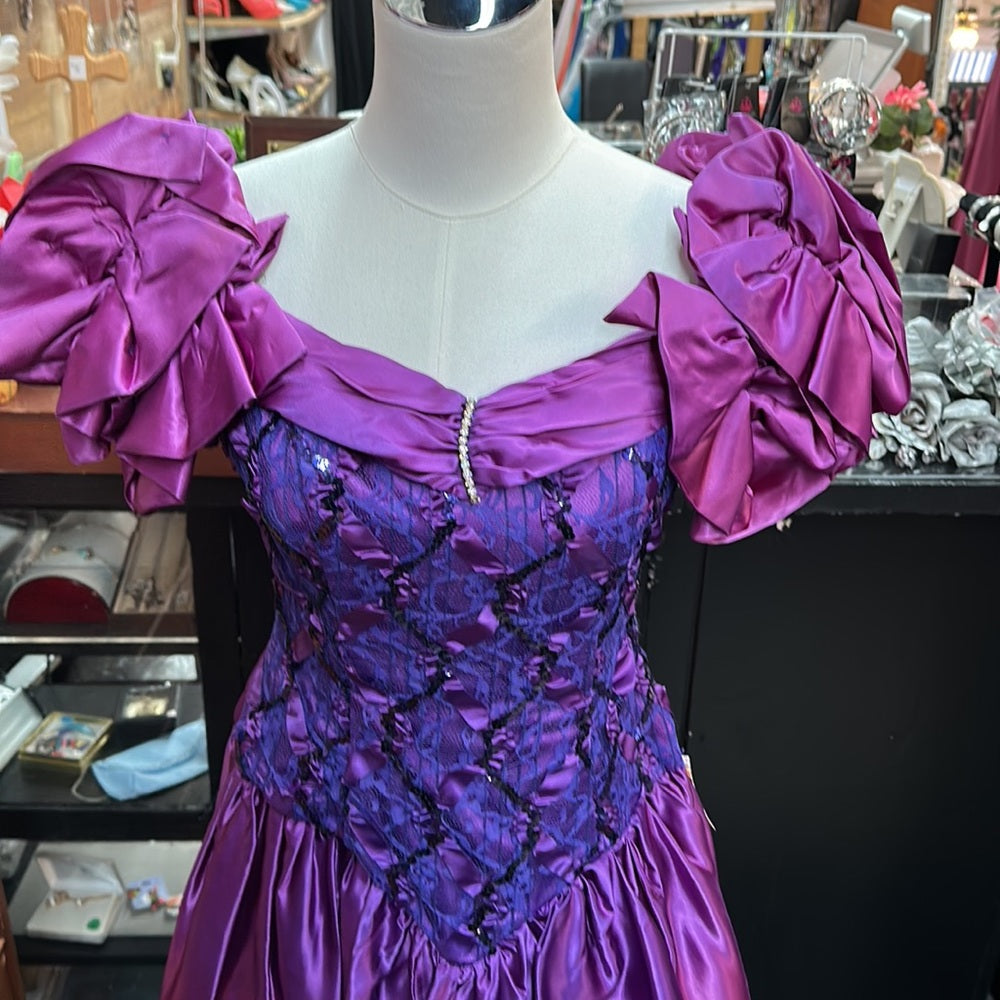 Steppin’ Out sz 9 long purple formal dress vintage