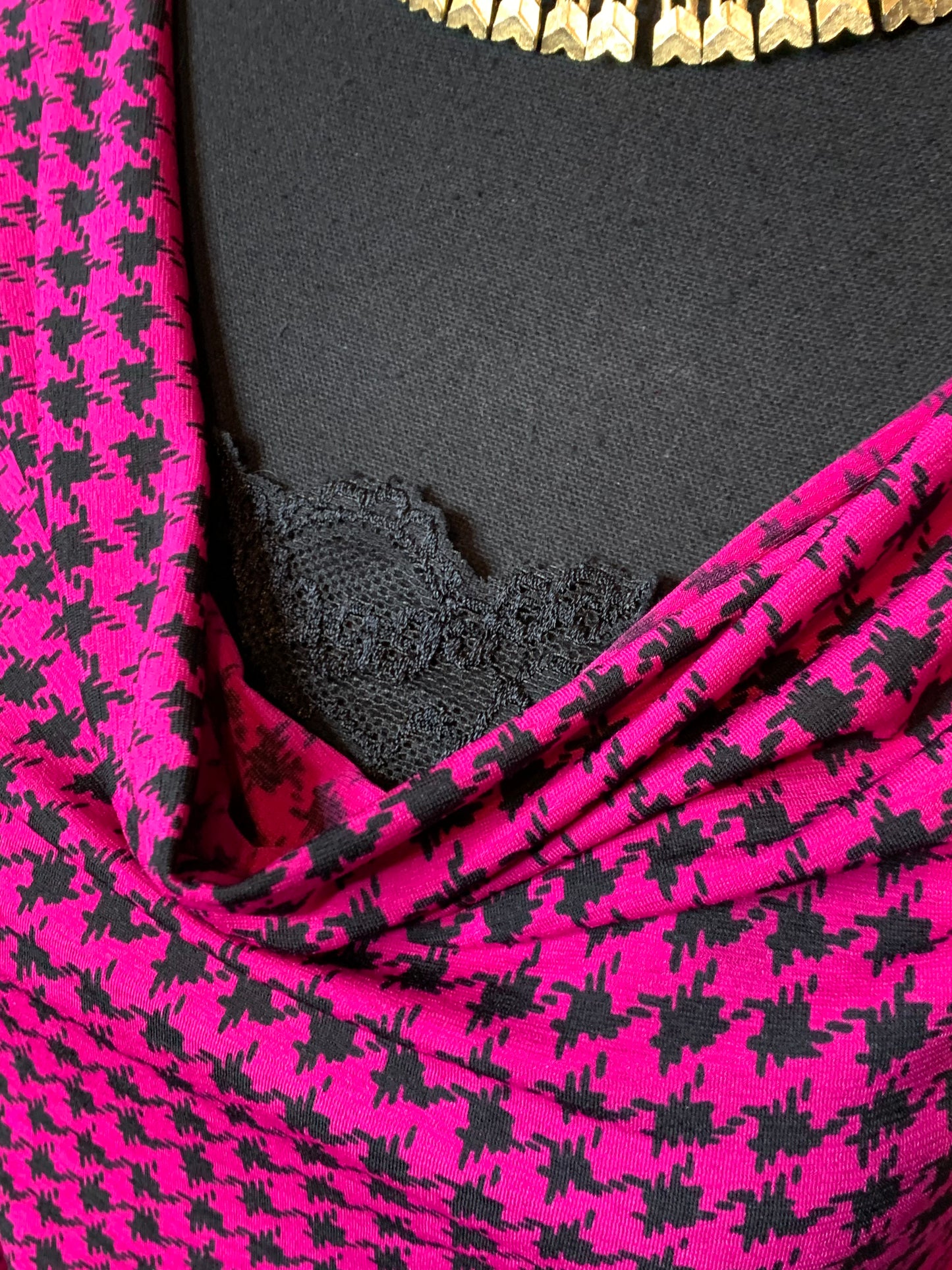 Size Large fuschia and black houndstooth blouse