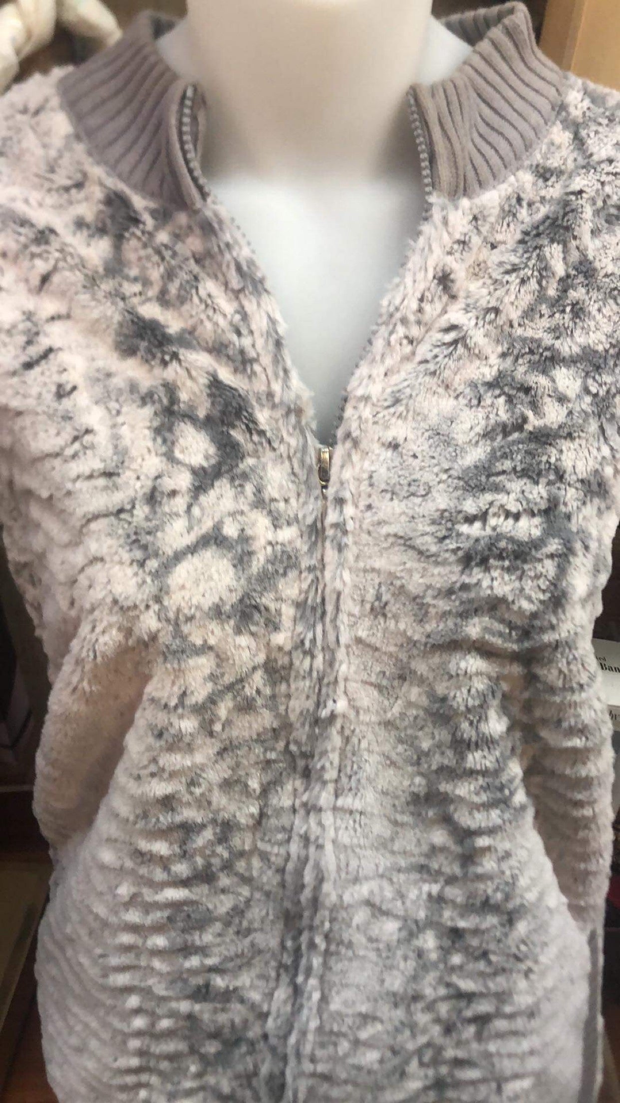 Size 24W Faux fur sweater vest