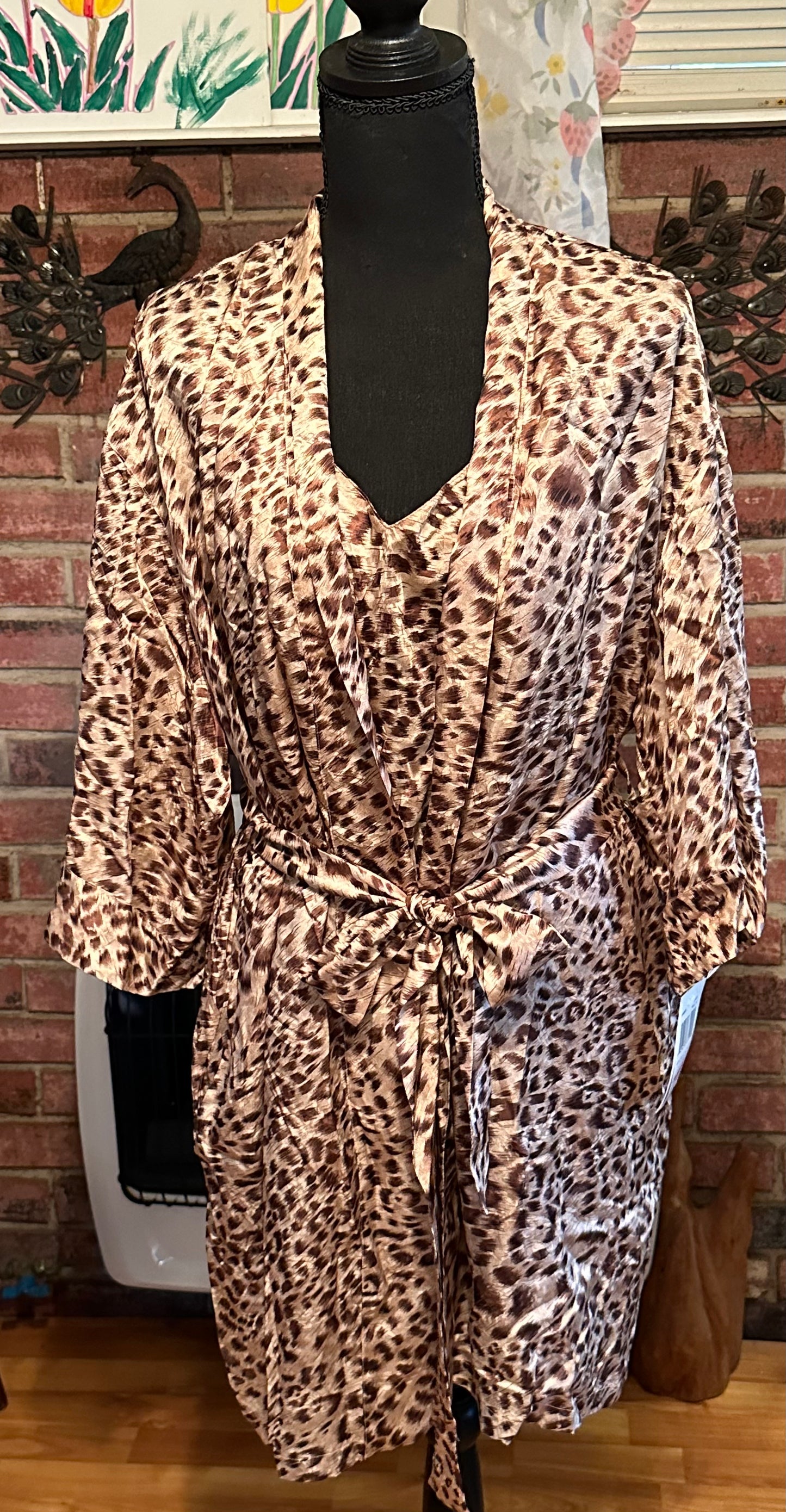 Size L NWT Augus Leopard Print 100% Silk Robe and Negligée