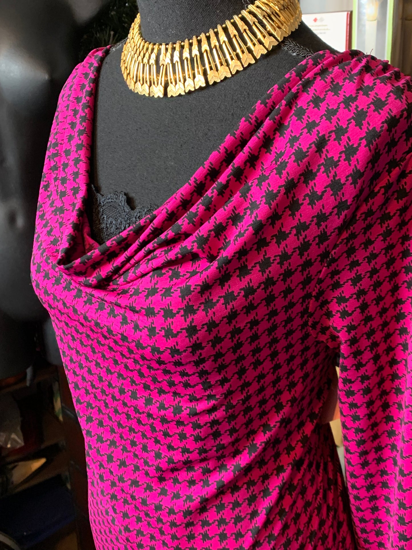 Size Large fuschia and black houndstooth blouse