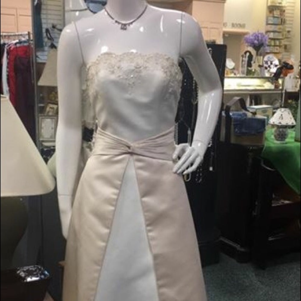 Size 6  Davids Bridal A-line Wedding Gown