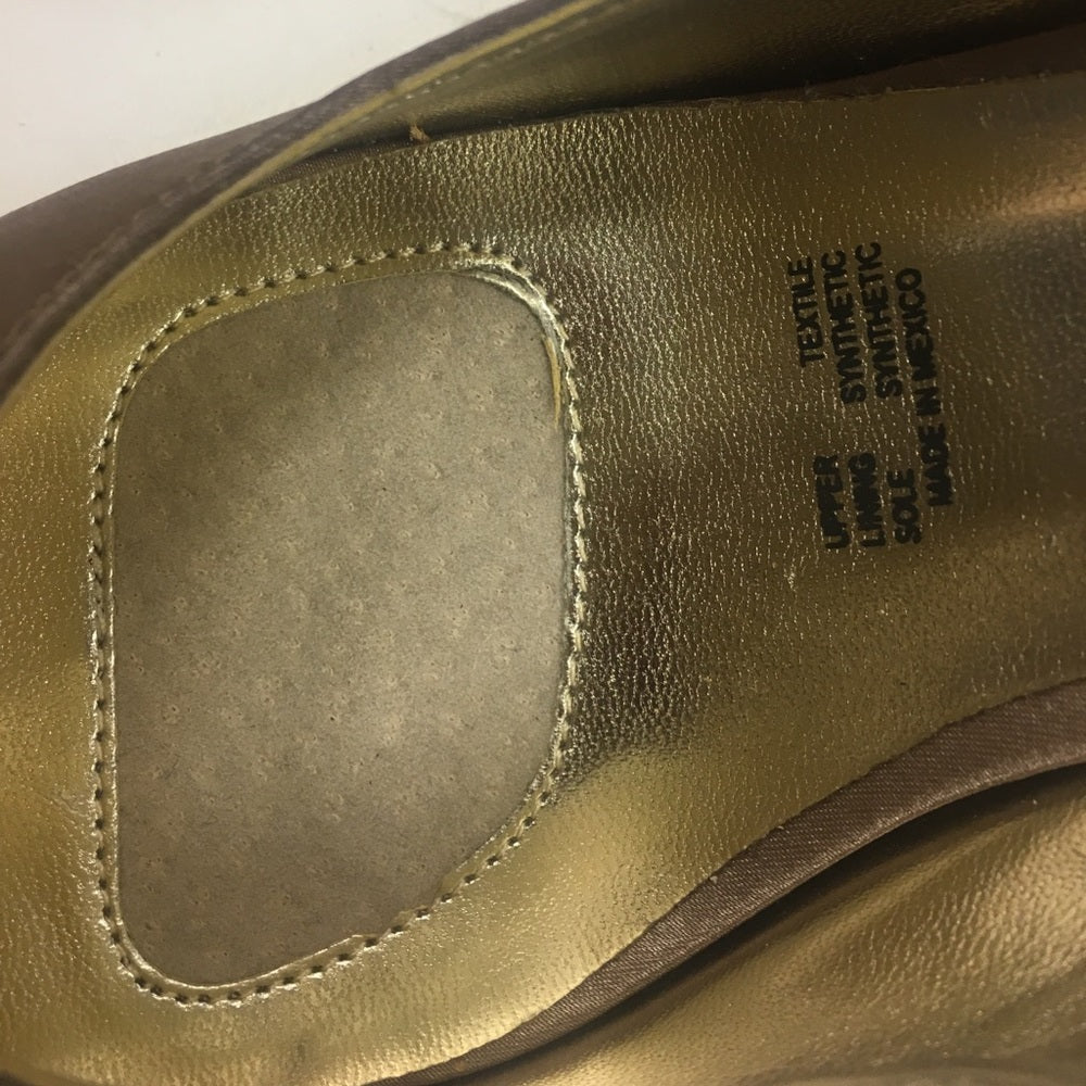 Size 10.5 gold heels 4.5 inch