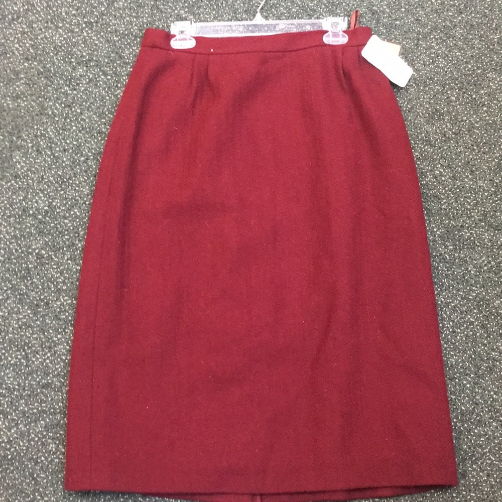 Size 16 new wool skirt burgundy