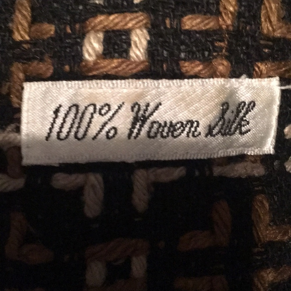 Size 4 Vintage 90s wool silk blazer.