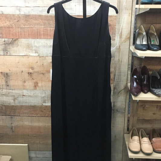 ONYX NITE size 16 black formal dress
