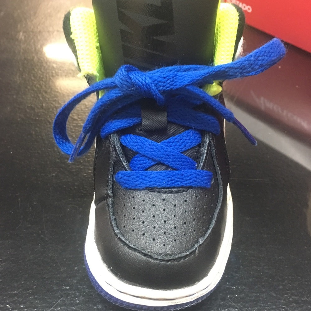 Nike’s size 5c multicolor sneakers