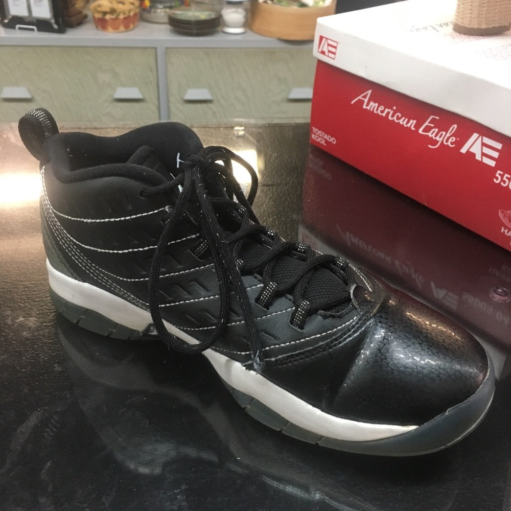 Black and white Jordan’s size 5y sneakers