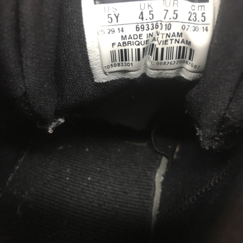 Black and white Jordan’s size 5y sneakers