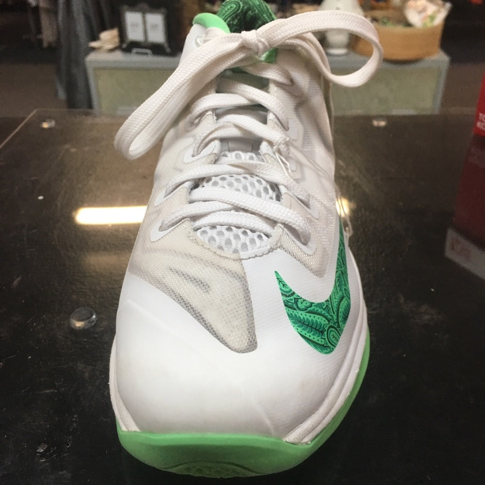 Green and white Nike’s size 7y sneakers