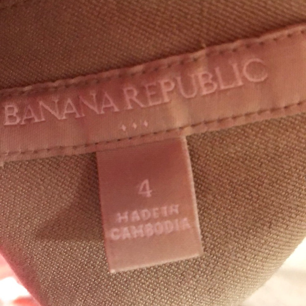 Size 4 Banana Republic khaki skirt