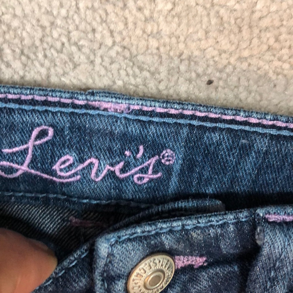 Size 6x Levi’s capris