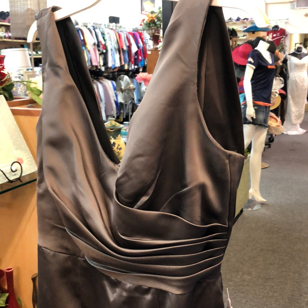 Size 12 gray with black back scarf