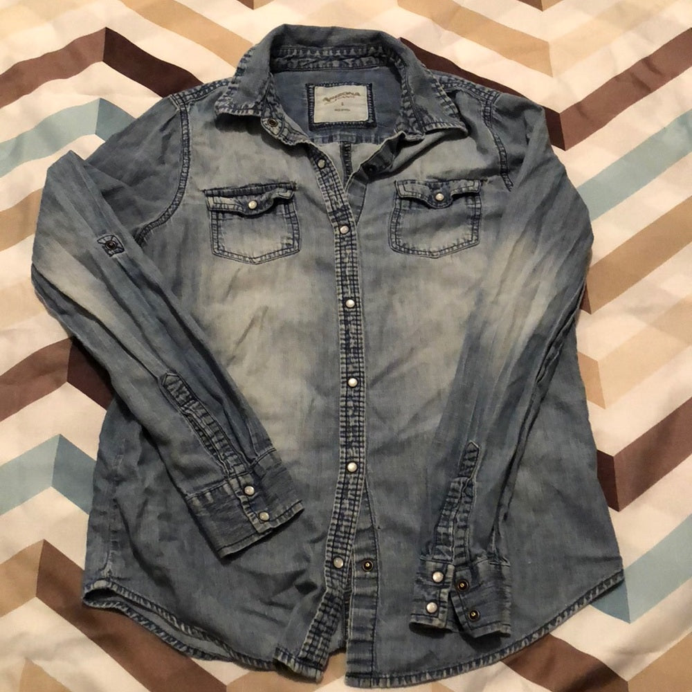 Size small ladies Lin sleeve denim shirt