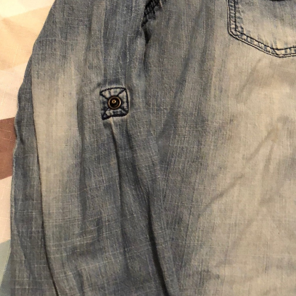 Size small ladies Lin sleeve denim shirt