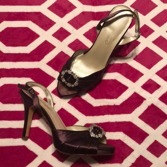 Size 7.5 Michaelangelo chocolate brown heels
