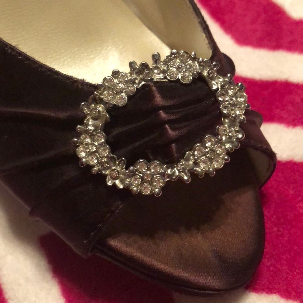 Size 7.5 Michaelangelo chocolate brown heels