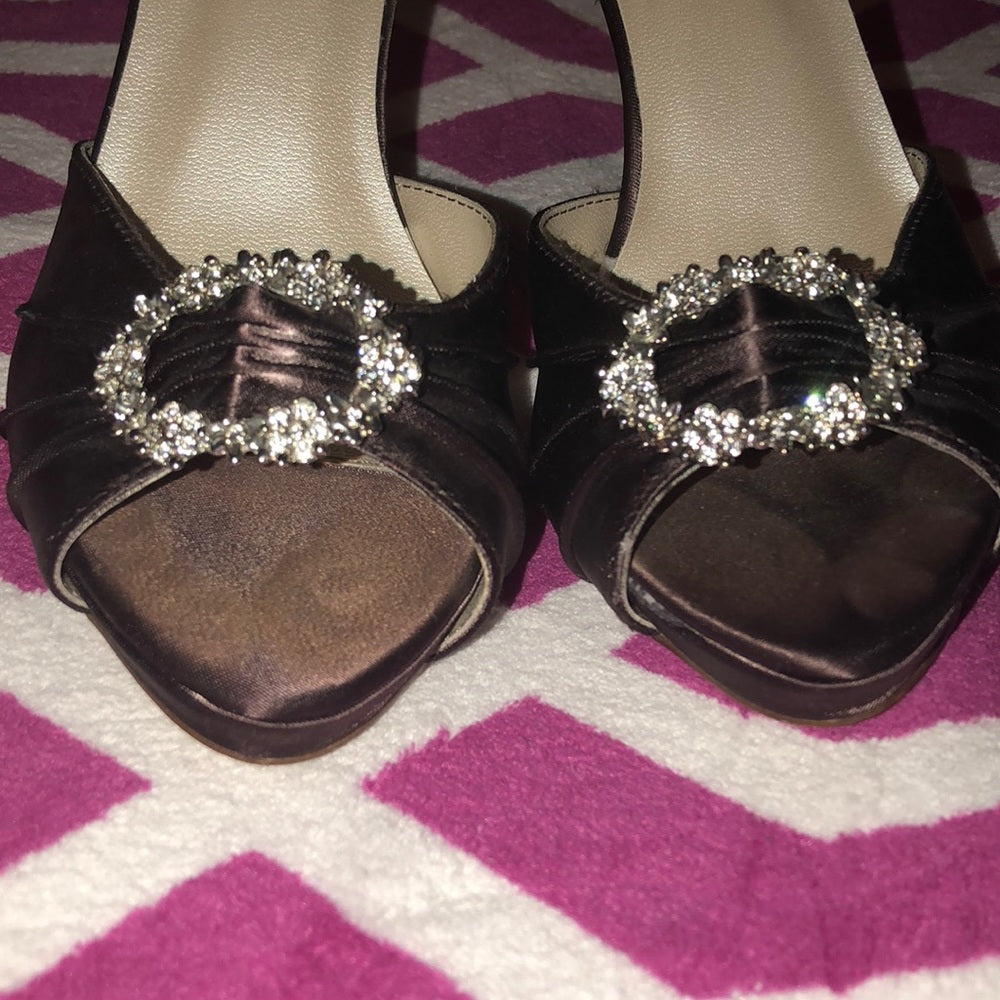 Size 7.5 Michaelangelo chocolate brown heels