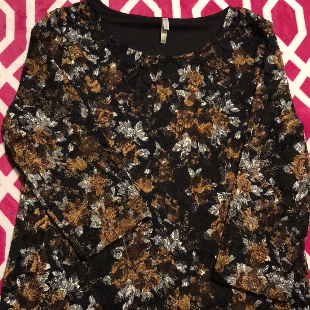 Beautiful Size XL lace top with front lining