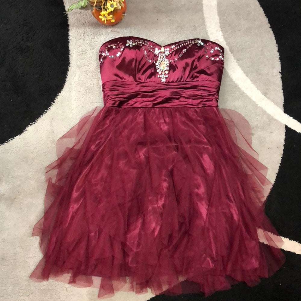 Size 7 burgundy short formal dress