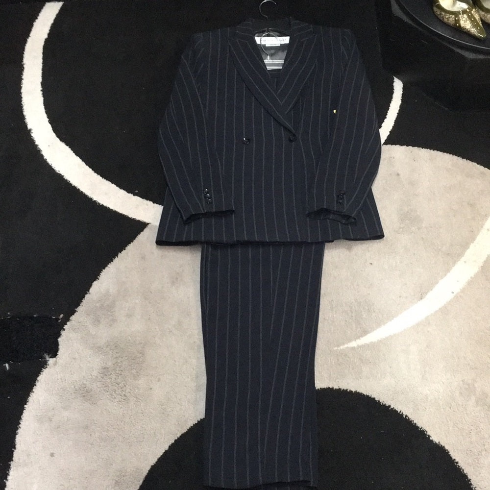Garfield & Marks sz 6 coat size 8 pants suit
