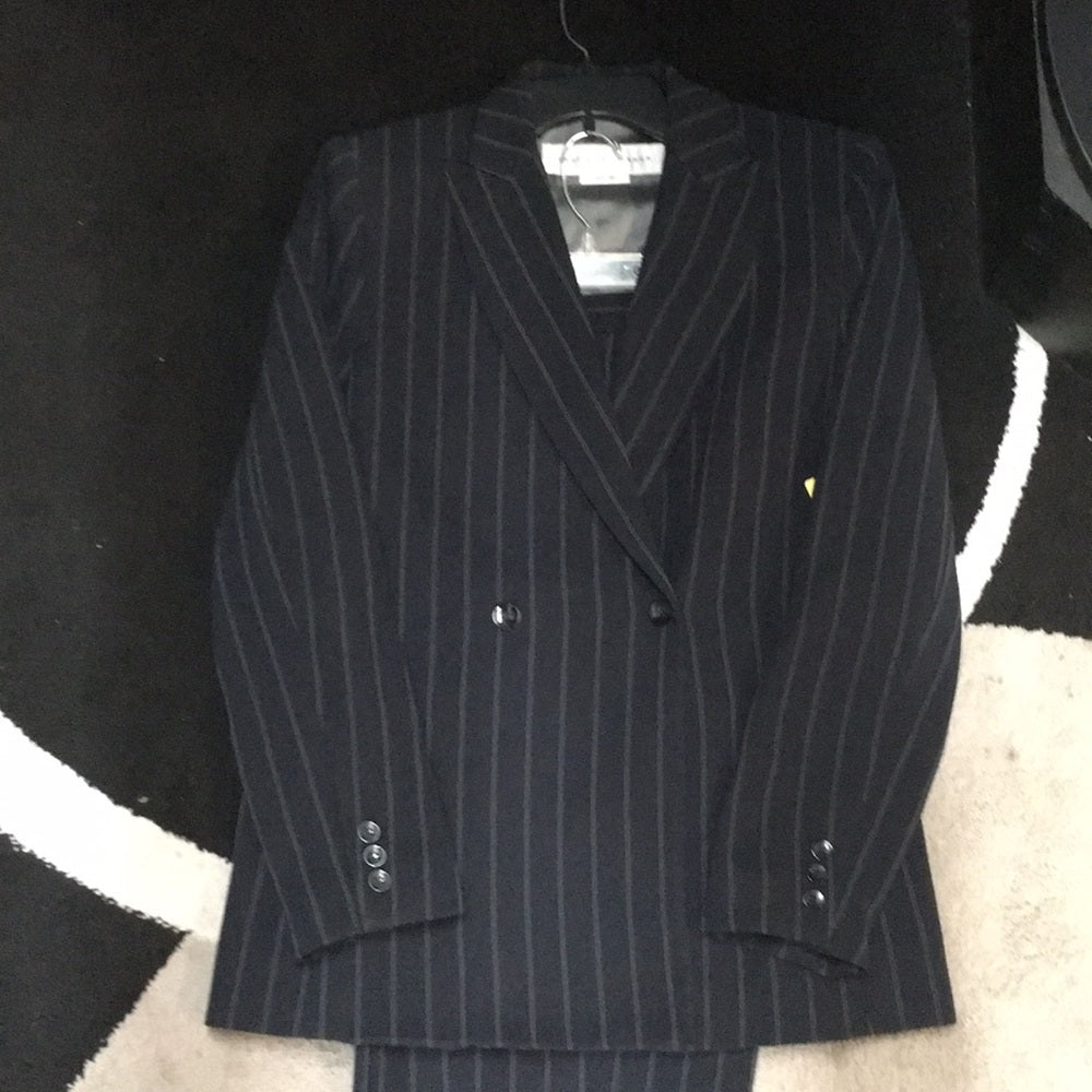 Garfield & Marks sz 6 coat size 8 pants suit