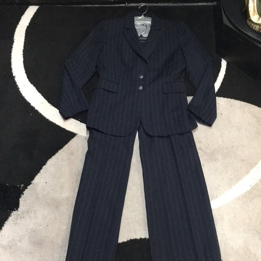 Tahari sz 8 stripe 2piece suit