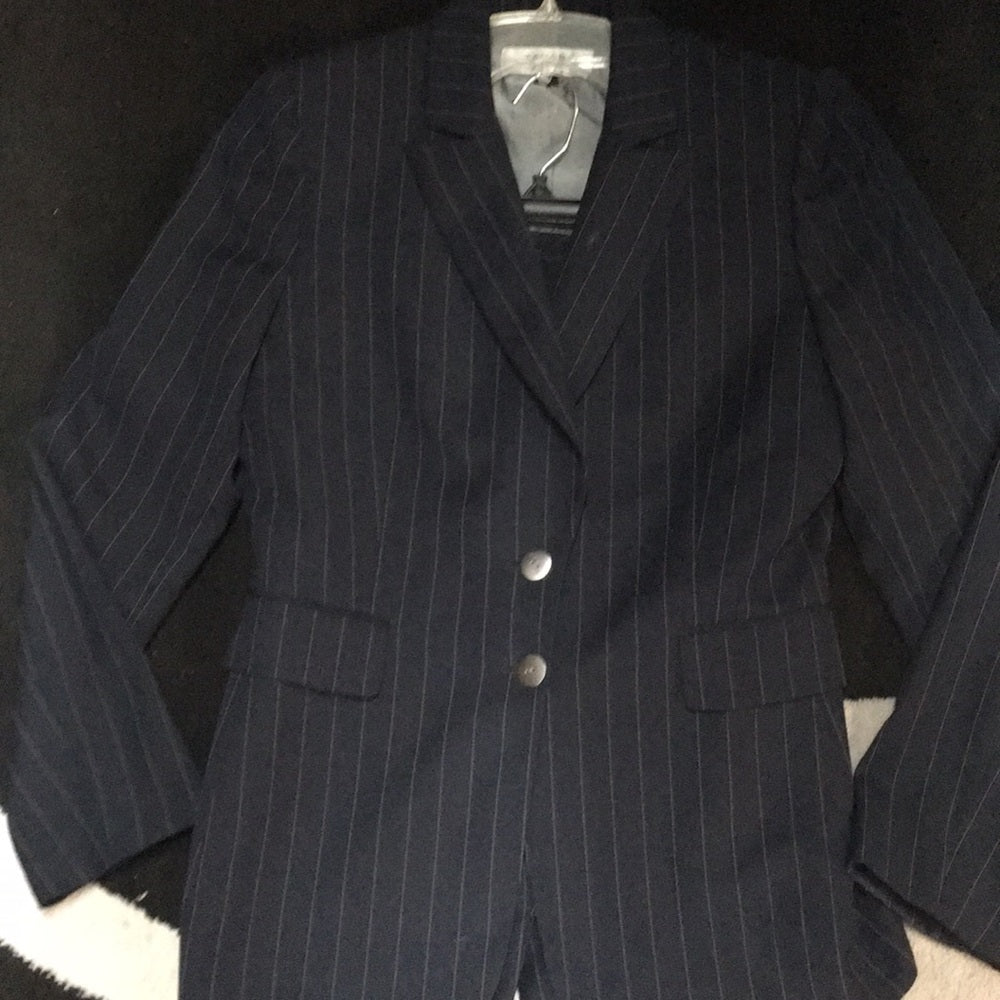 Tahari sz 8 stripe 2piece suit