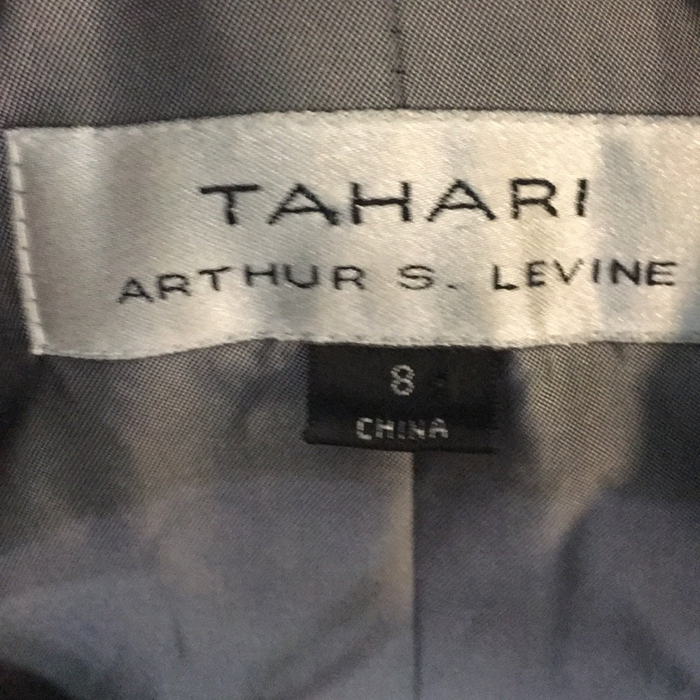 Tahari sz 8 stripe 2piece suit