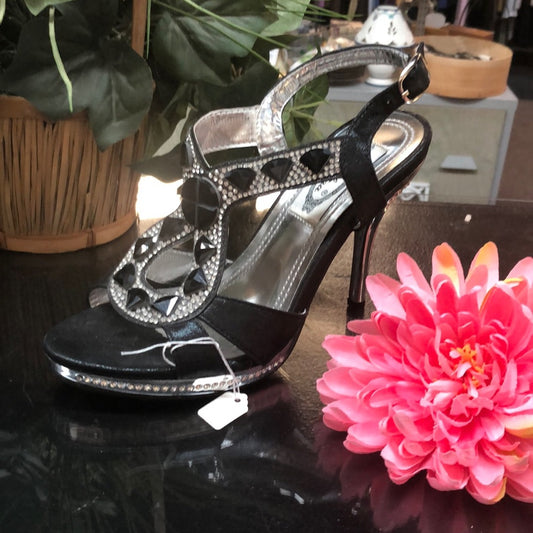 Cute black leather w/rhinestones & Blk jewels
