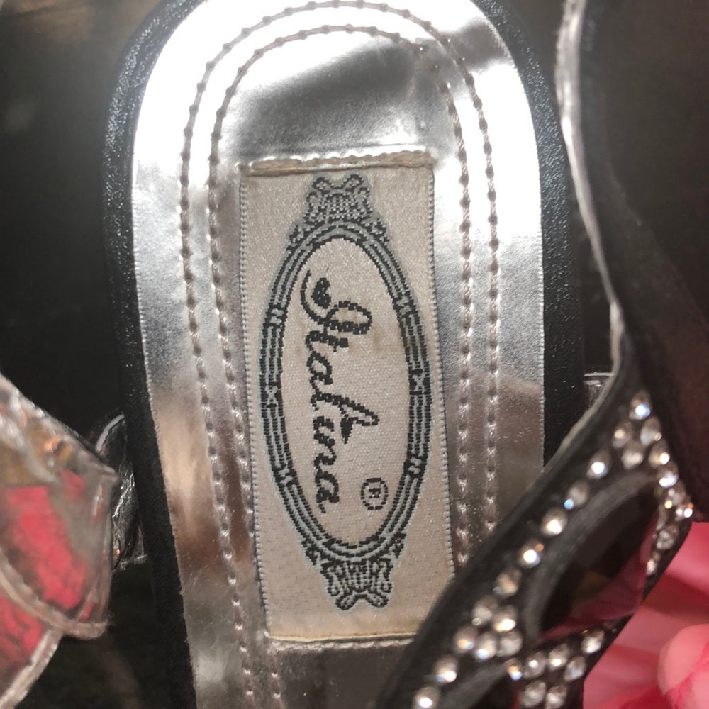 Cute black leather w/rhinestones & Blk jewels