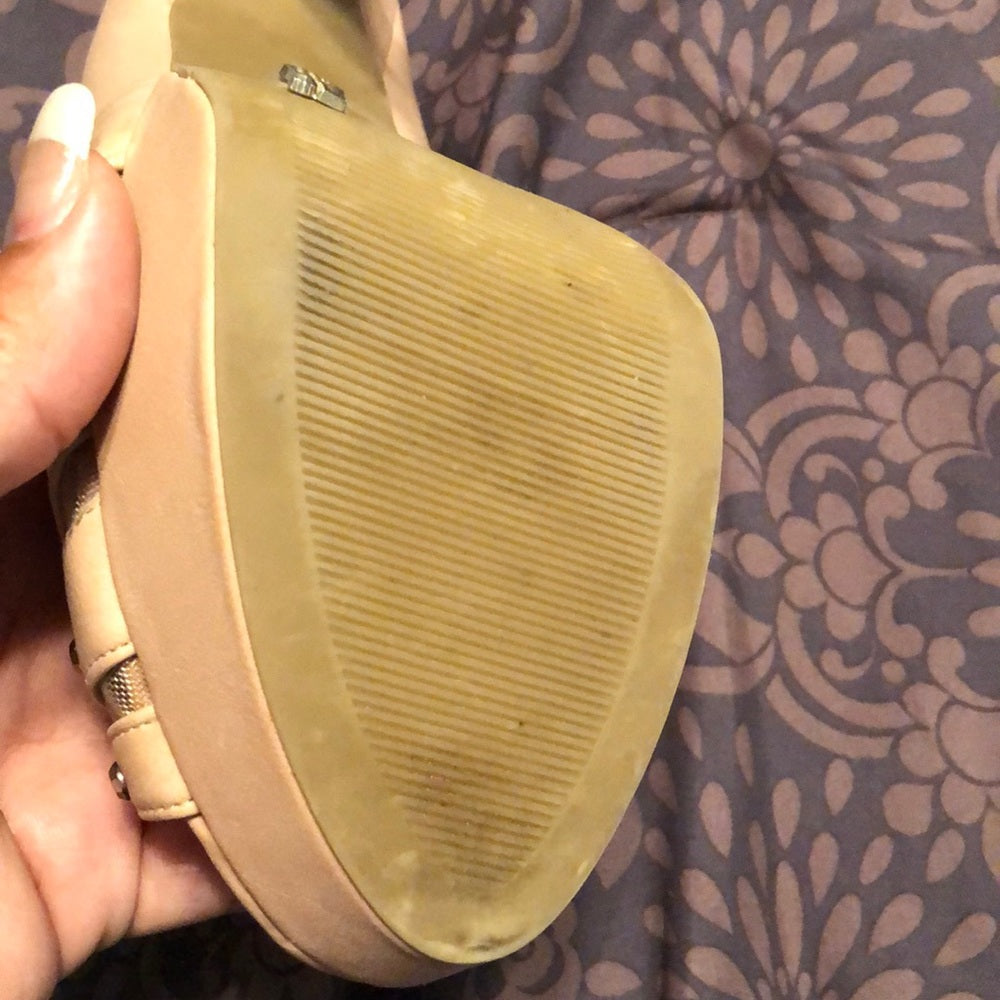 Like new size 8.5 nude platform heels