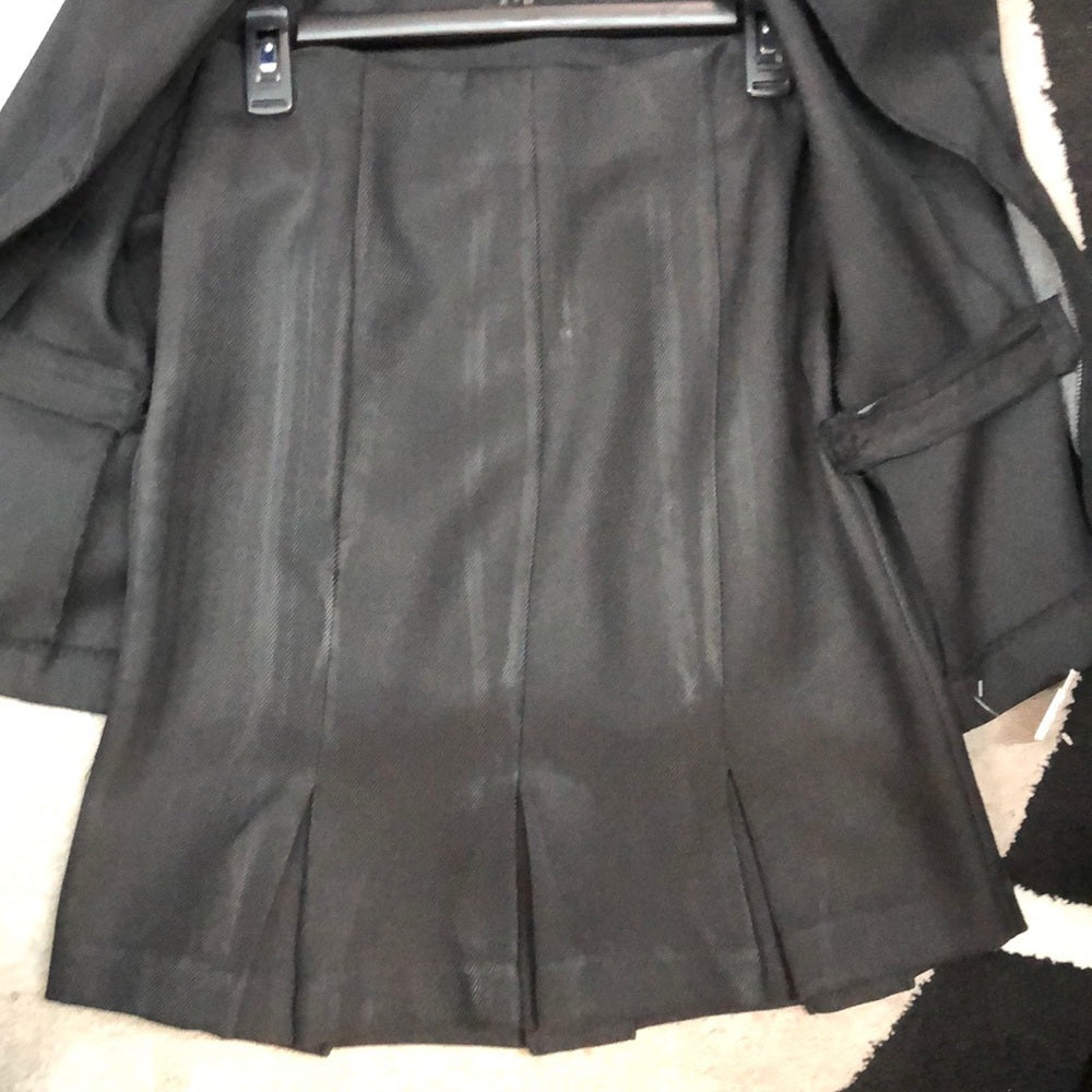 Size 6P skirt suit