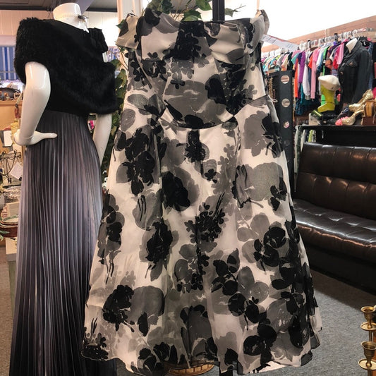 Size 6 cute strapless dress