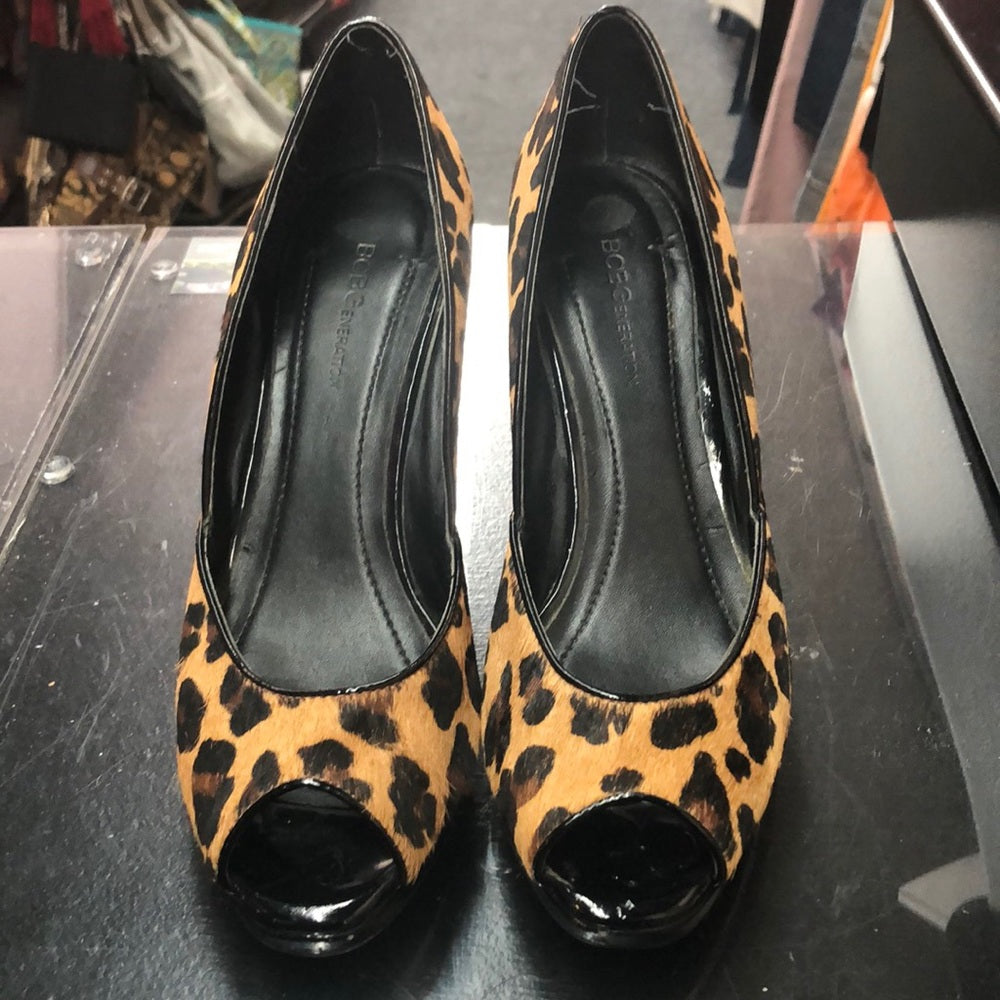 Size 8 wedge heels with peep toe
