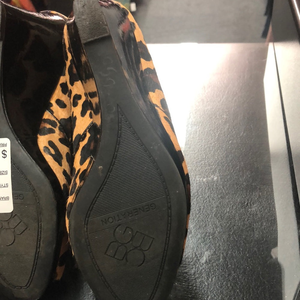 Size 8 wedge heels with peep toe