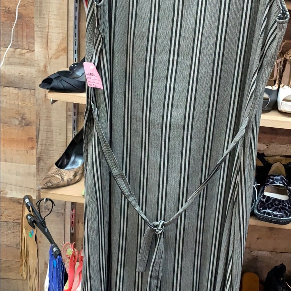 51.5” maxi sleeveless dress. (A24)
