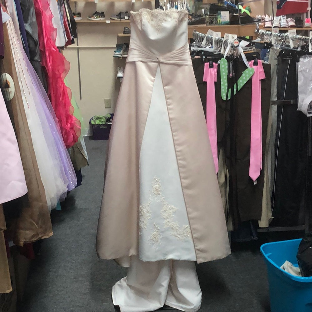 Size 6  Davids Bridal A-line Wedding Gown