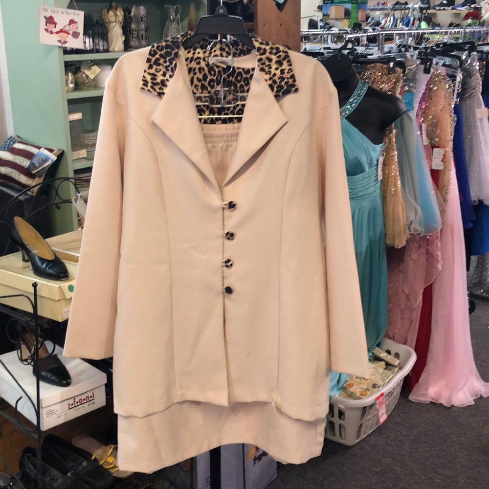 For You One tan szXL leopard print 2pc dress suit