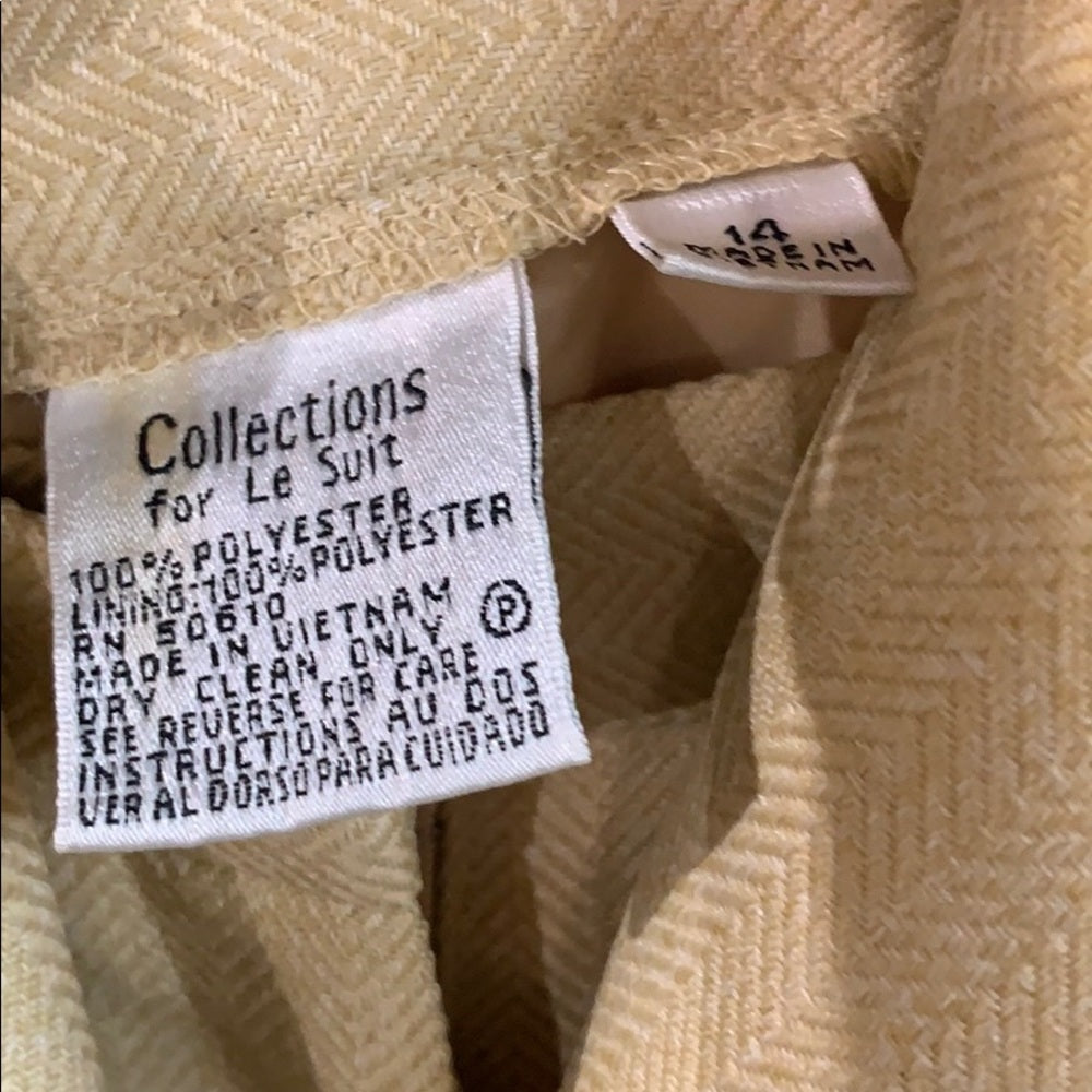 Mixed size Le Suit suit. Coat 16 and pants are 14