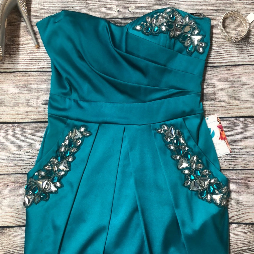 B. Darlin size 6 teal short formal dress
