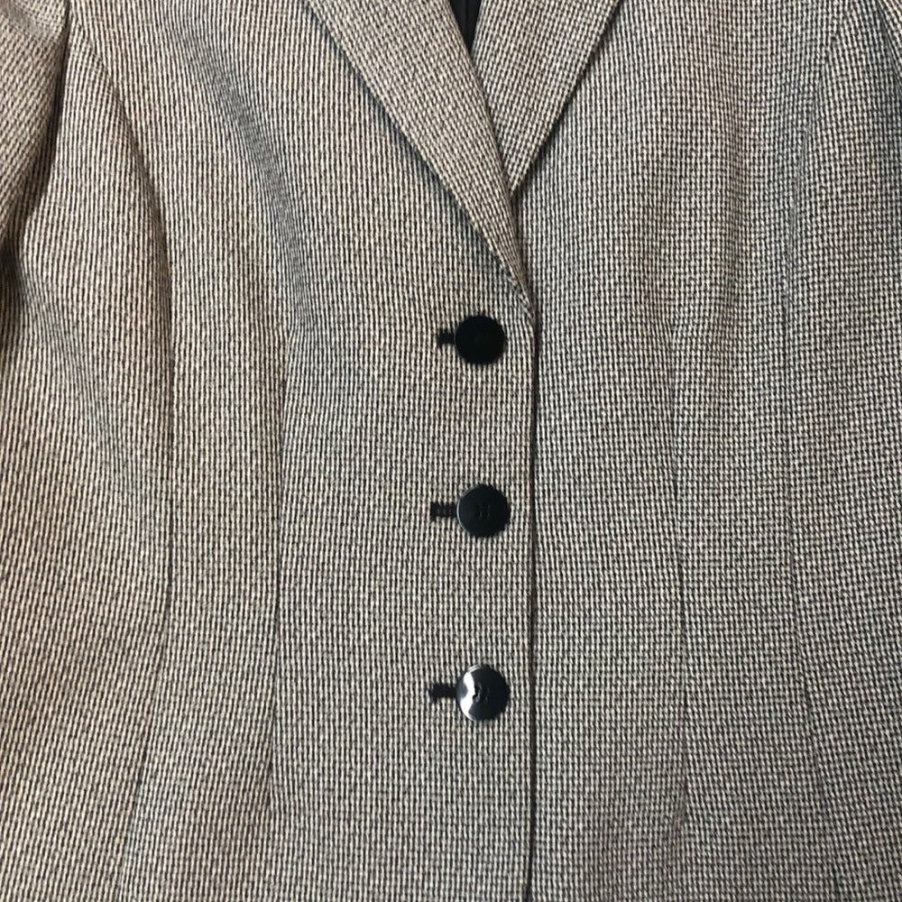 JH Collectibles lady’s suit sz 12